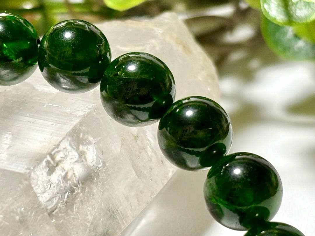 究極品質　覚醒を促し幸運へ導く聖なる宝石　幻のロシアンクロムダイオプサイト