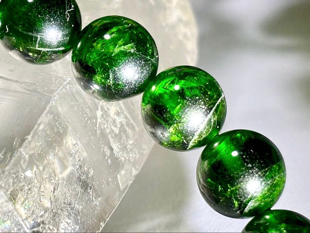 究極品質　覚醒を促し幸運へ導く聖なる宝石　幻のロシアンクロムダイオプサイト