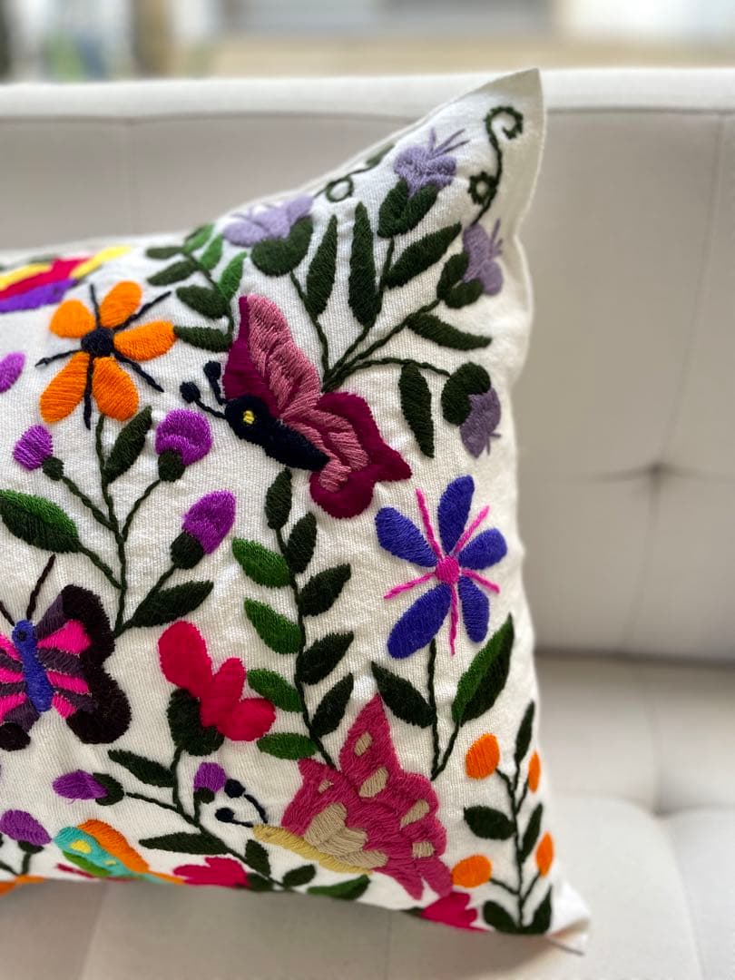 花と蝶のメキシコ伝統テナンゴ刺繍クッションカバー
