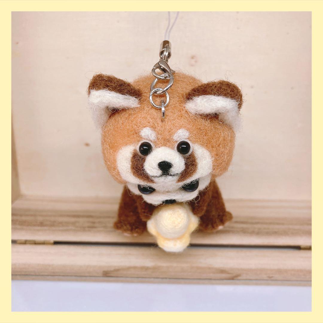羊毛フェルト　レッサーパンダとペキニーズさん。　ストラップ付き