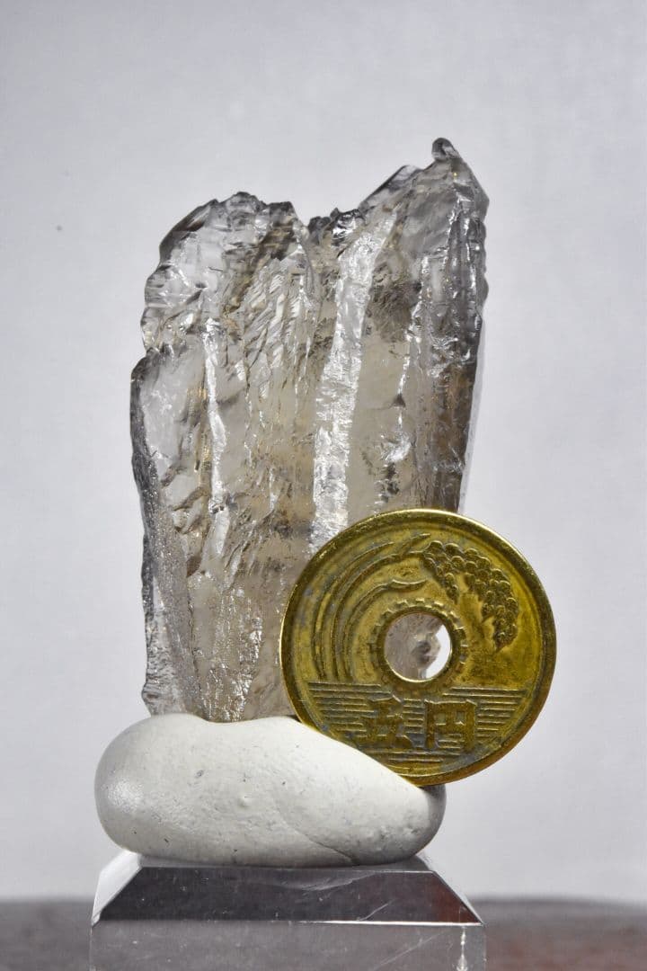 パキスタンスカルドゥHashupi産 ライトスモーキーエッチングクォーツ