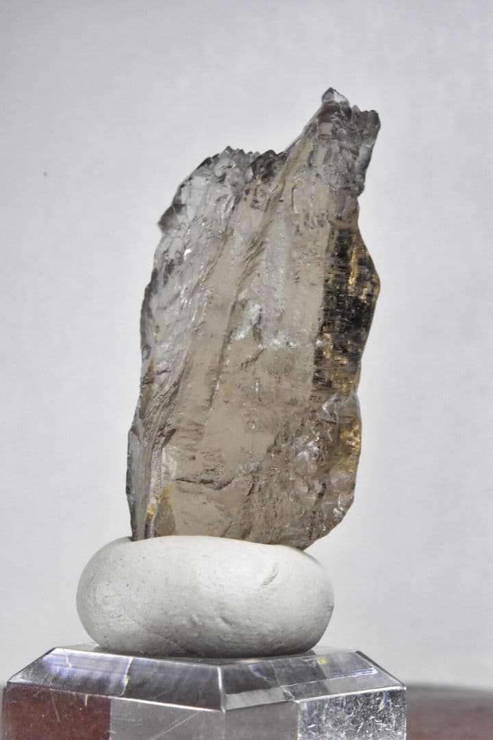 パキスタンスカルドゥHashupi産 ライトスモーキーエッチングクォーツ