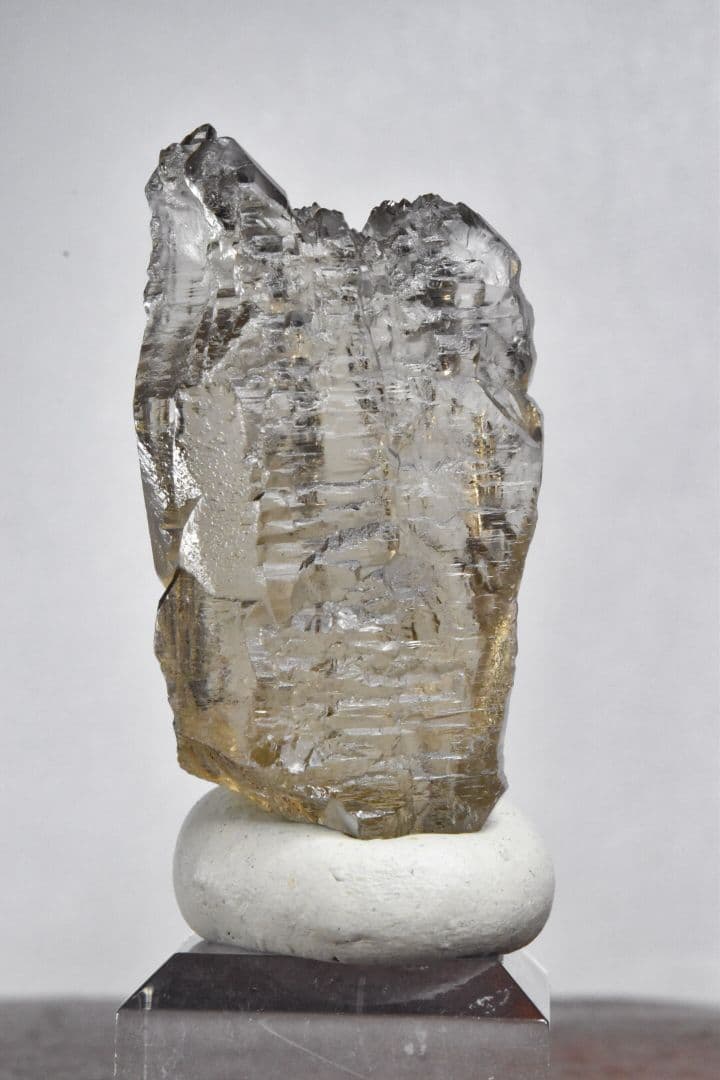 パキスタンスカルドゥHashupi産 ライトスモーキーエッチングクォーツ