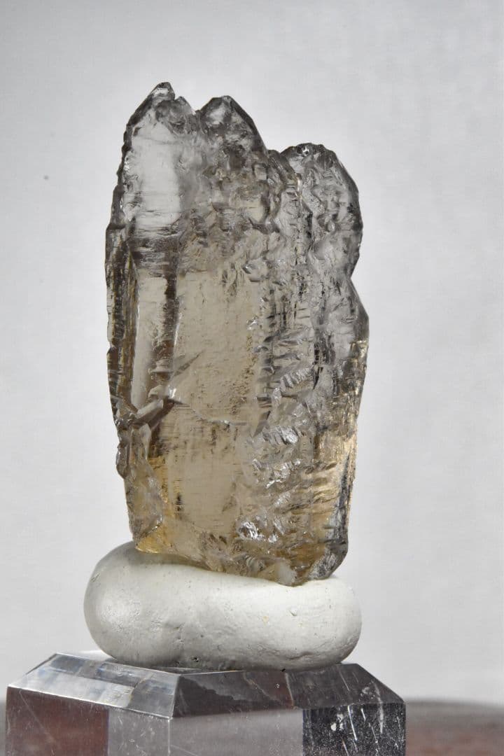 パキスタンスカルドゥHashupi産 ライトスモーキーエッチングクォーツ