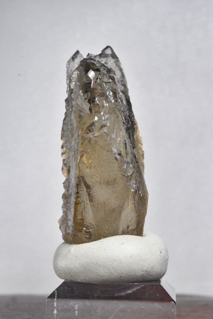 パキスタンスカルドゥHashupi産 ライトスモーキーエッチングクォーツ