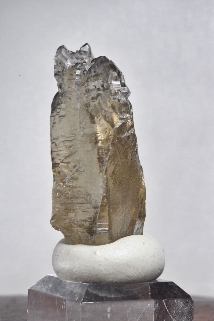 パキスタンスカルドゥHashupi産 ライトスモーキーエッチングクォーツ