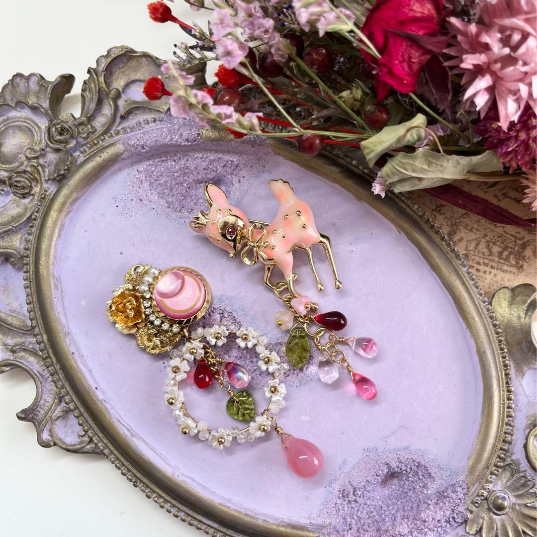 80 ブローチシリーズピンクの子鹿ちゃん✖︎チェコガラス　ピアス・イヤリング