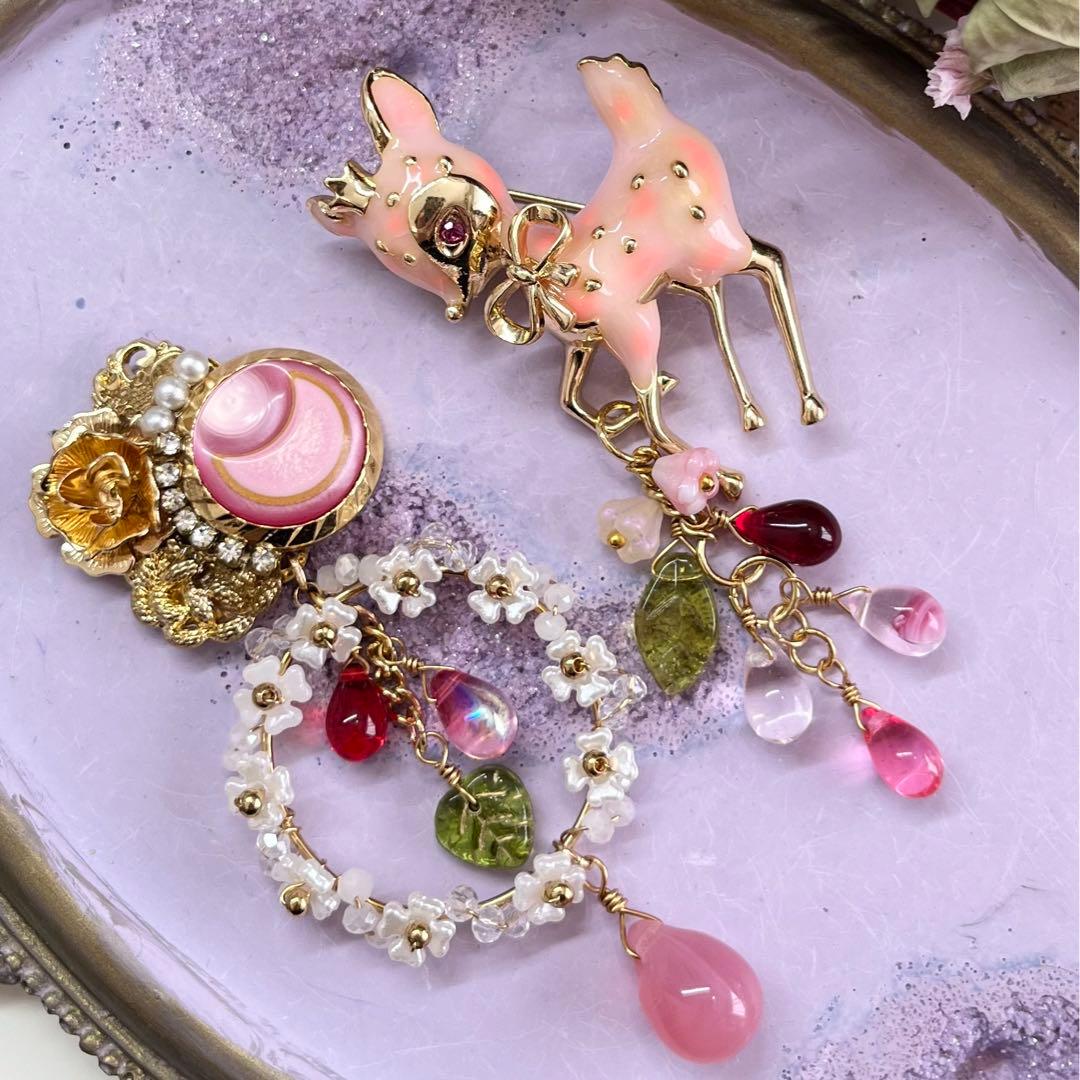 80 ブローチシリーズピンクの子鹿ちゃん✖︎チェコガラス　ピアス・イヤリング