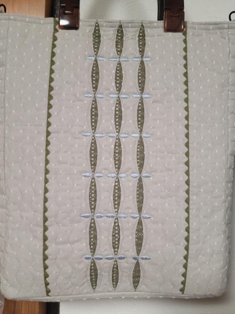 バイアス細工のバック　書類やテキストがいっぱい入ります　パッチワークバック