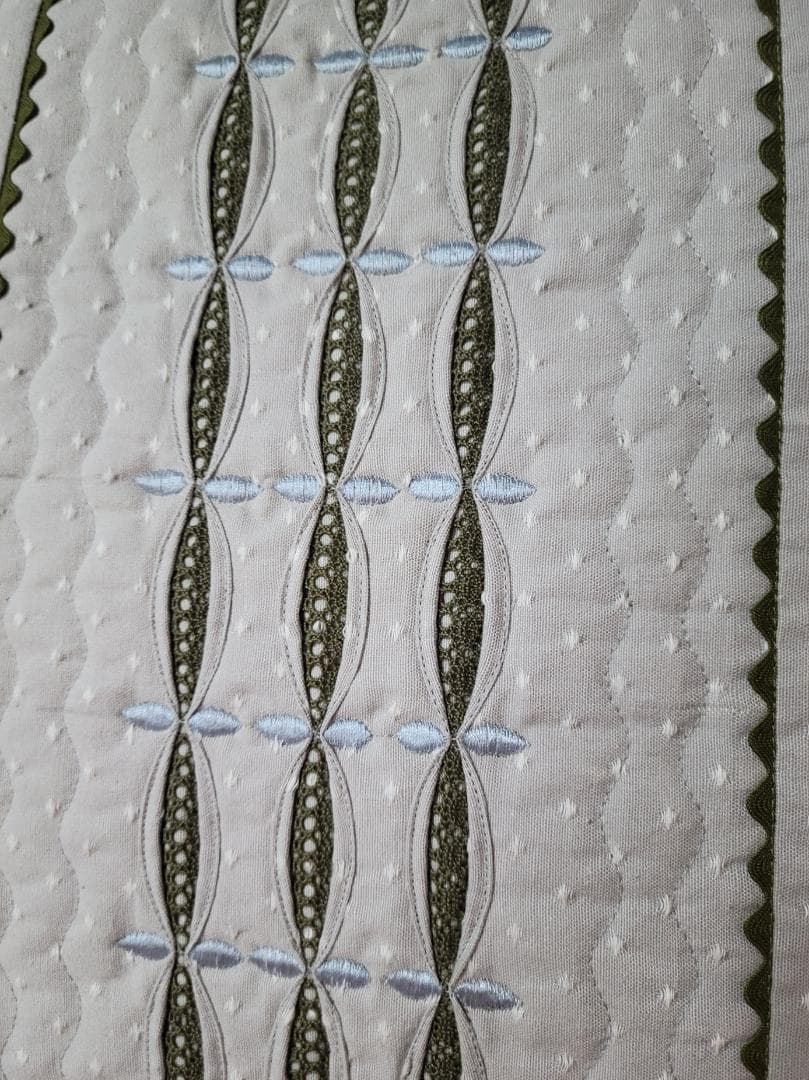 バイアス細工のバック　書類やテキストがいっぱい入ります　パッチワークバック