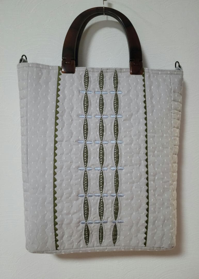 バイアス細工のバック　書類やテキストがいっぱい入ります　パッチワークバック