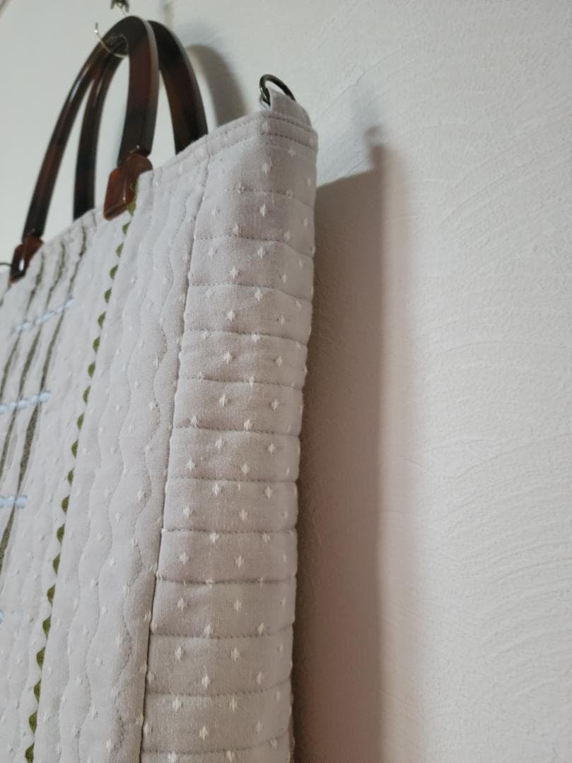 バイアス細工のバック　書類やテキストがいっぱい入ります　パッチワークバック