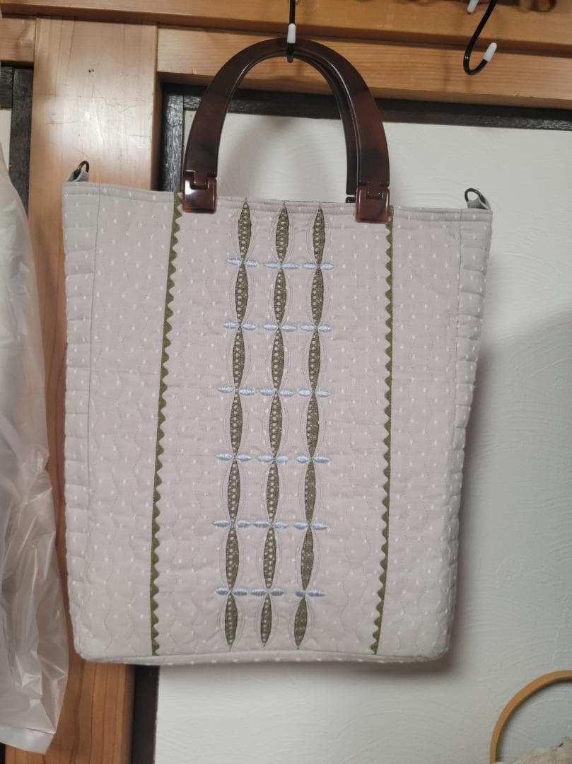 バイアス細工のバック　書類やテキストがいっぱい入ります　パッチワークバック