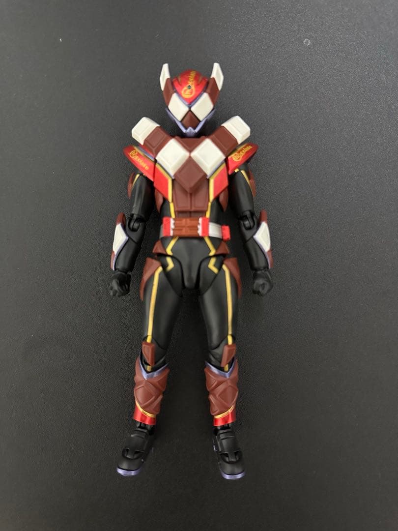 S.H.Figuarts 仮面ライダーヴァレン チョコドンフォーム