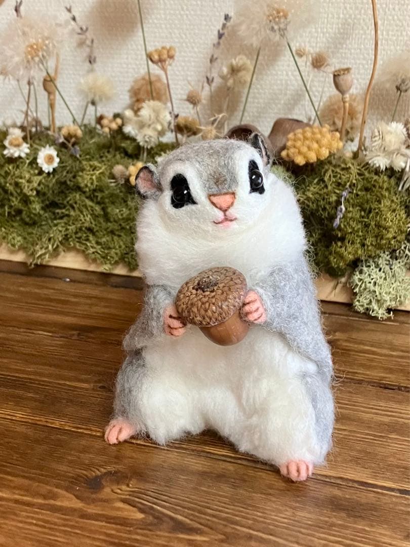 羊毛フェルト　エゾモモンガ(どんぐり)