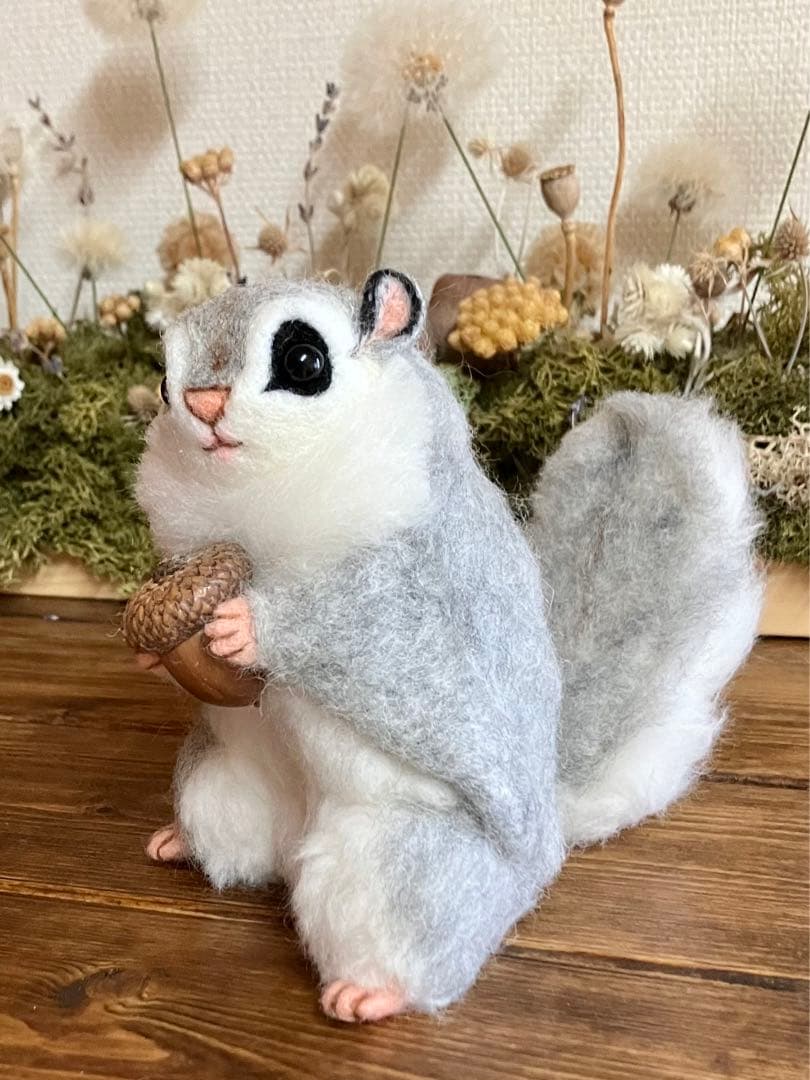 羊毛フェルト　エゾモモンガ(どんぐり)