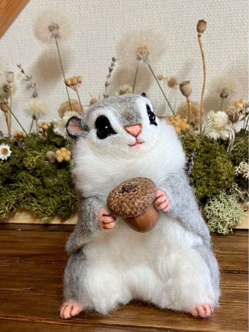 羊毛フェルト　エゾモモンガ(どんぐり)