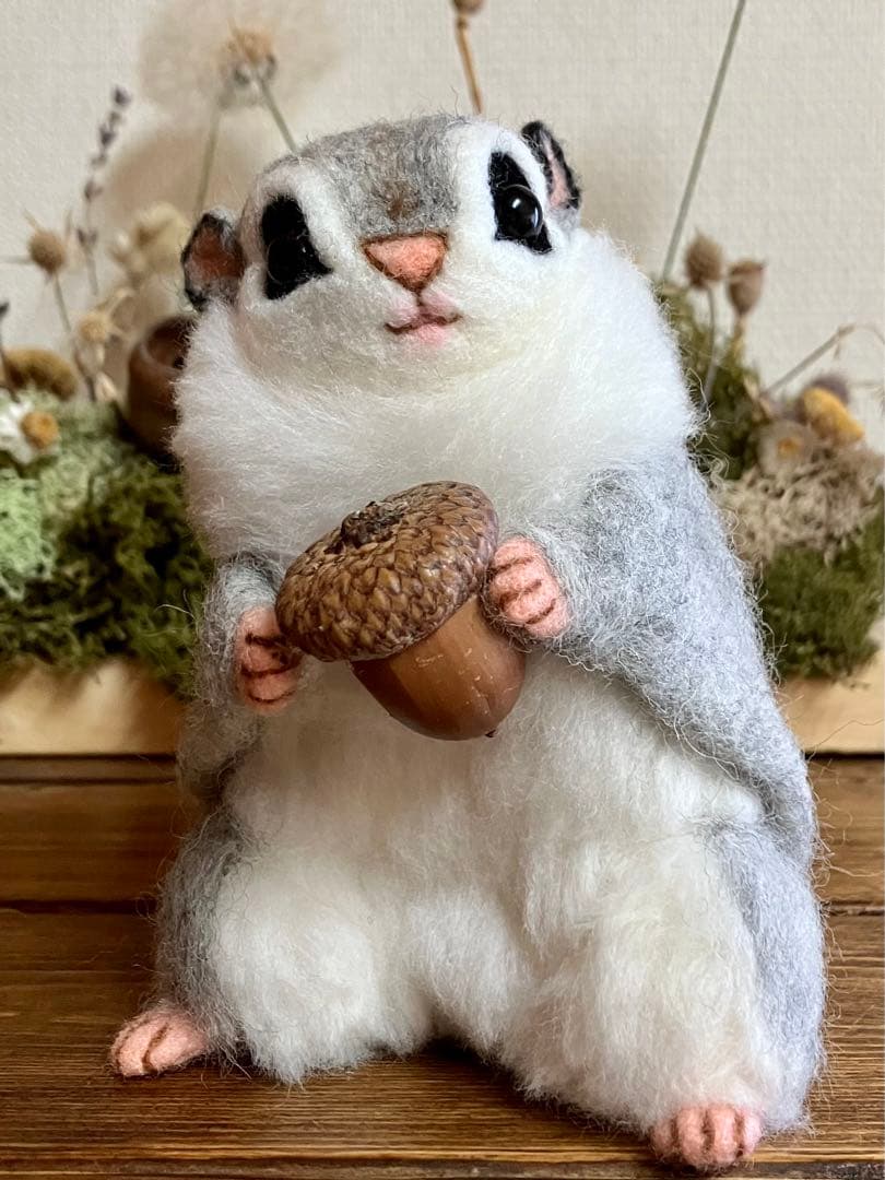 羊毛フェルト　エゾモモンガ(どんぐり)