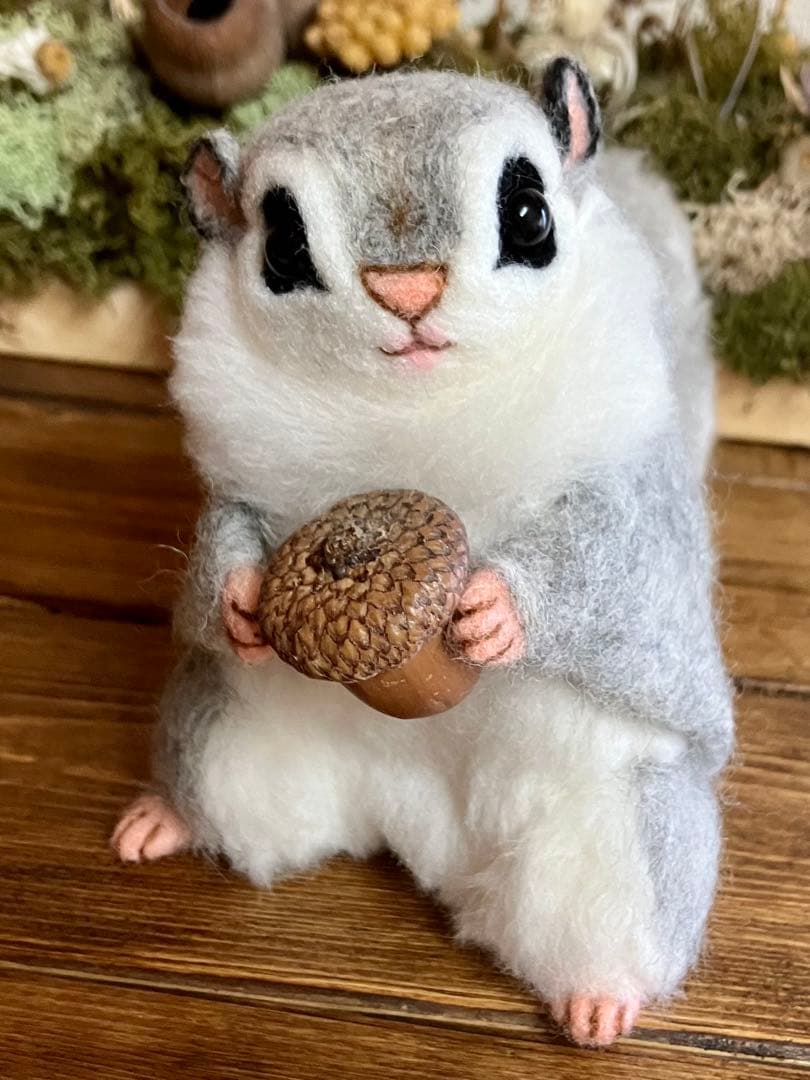 羊毛フェルト　エゾモモンガ(どんぐり)