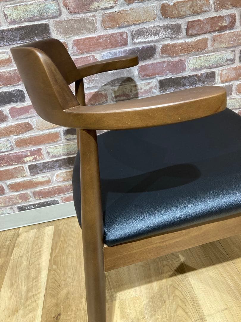 ダイニングチェア　セミアームチェア