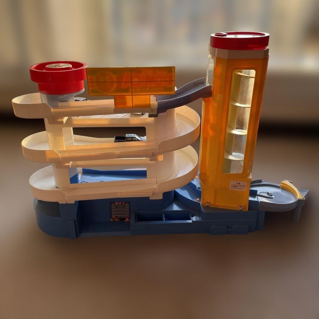 トミカ 自動駐車場 スパイラルエレベーター - メルカリ