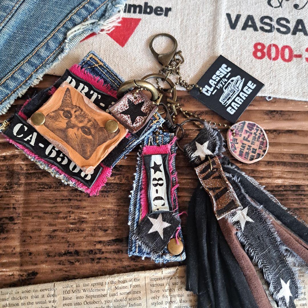 ★ショッキングピンクがかわいいcatsチャーム★