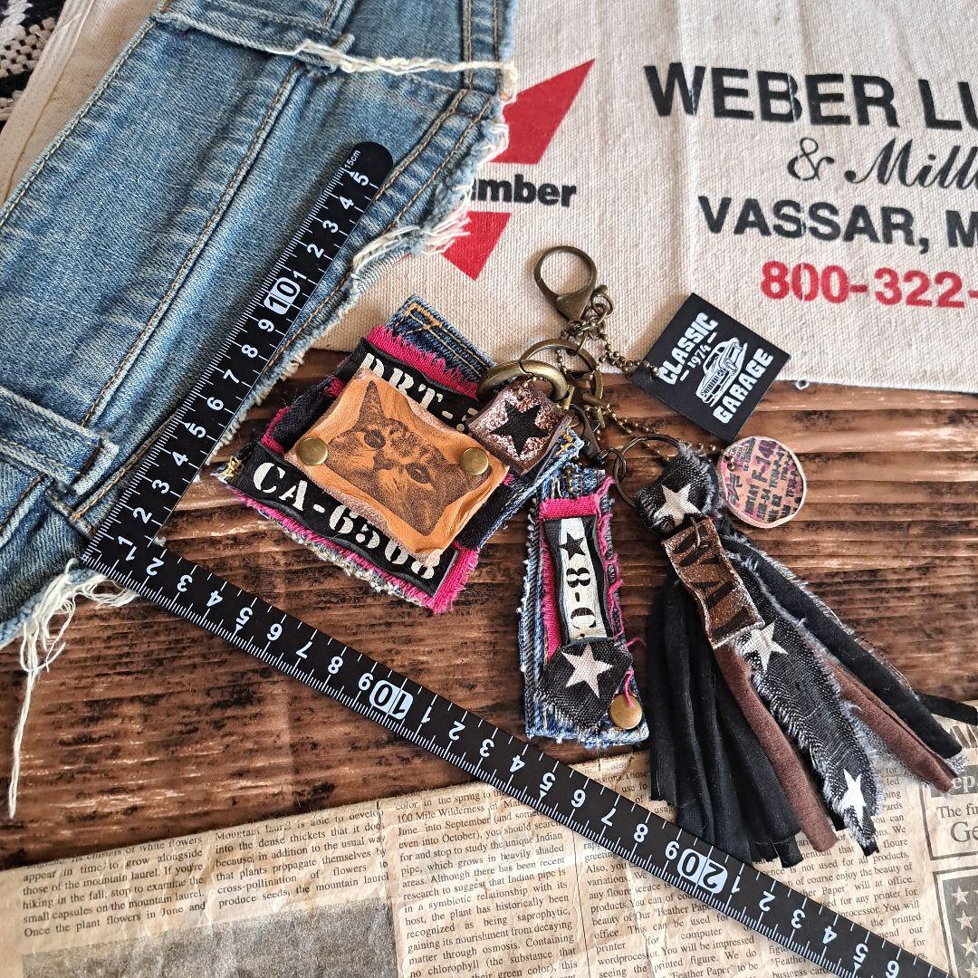 ★ショッキングピンクがかわいいcatsチャーム★