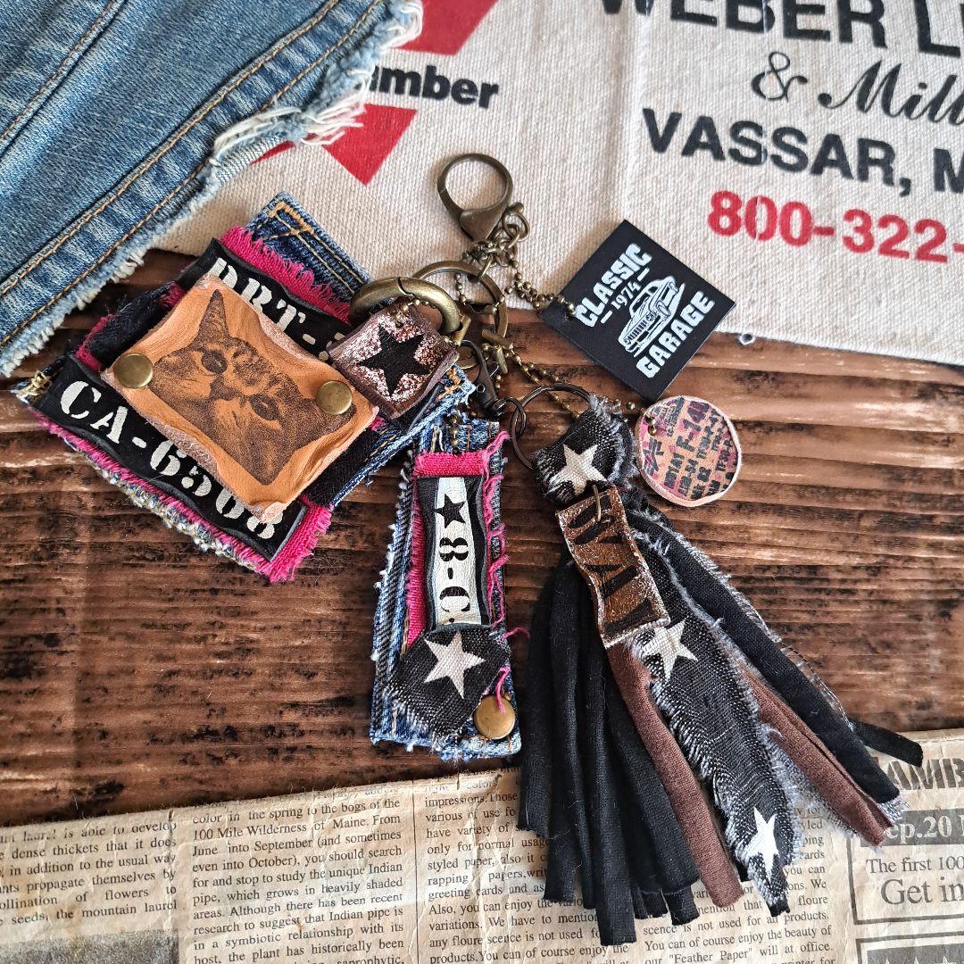 ★ショッキングピンクがかわいいcatsチャーム★