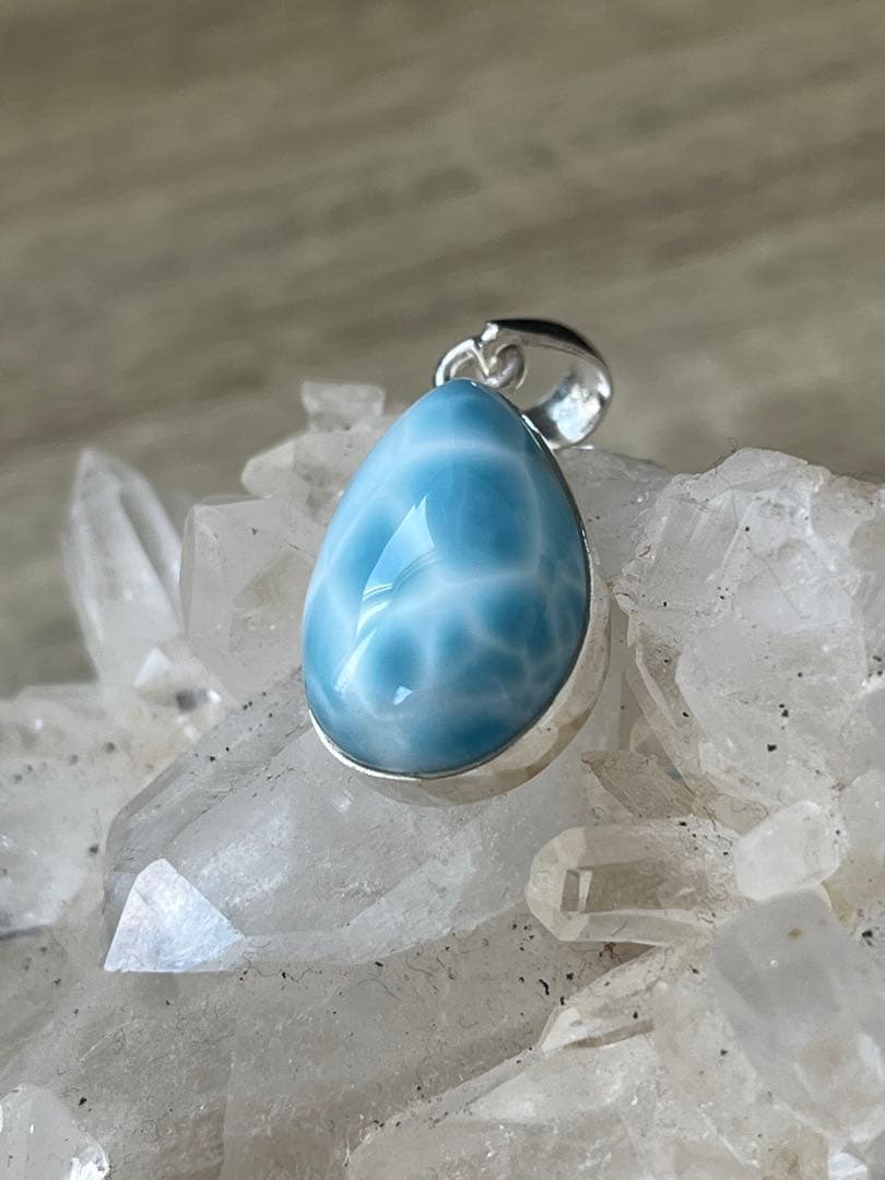 天然石ラリマー☆高品質！しずく型ペンダントトップ☆かめ模様が美しい！