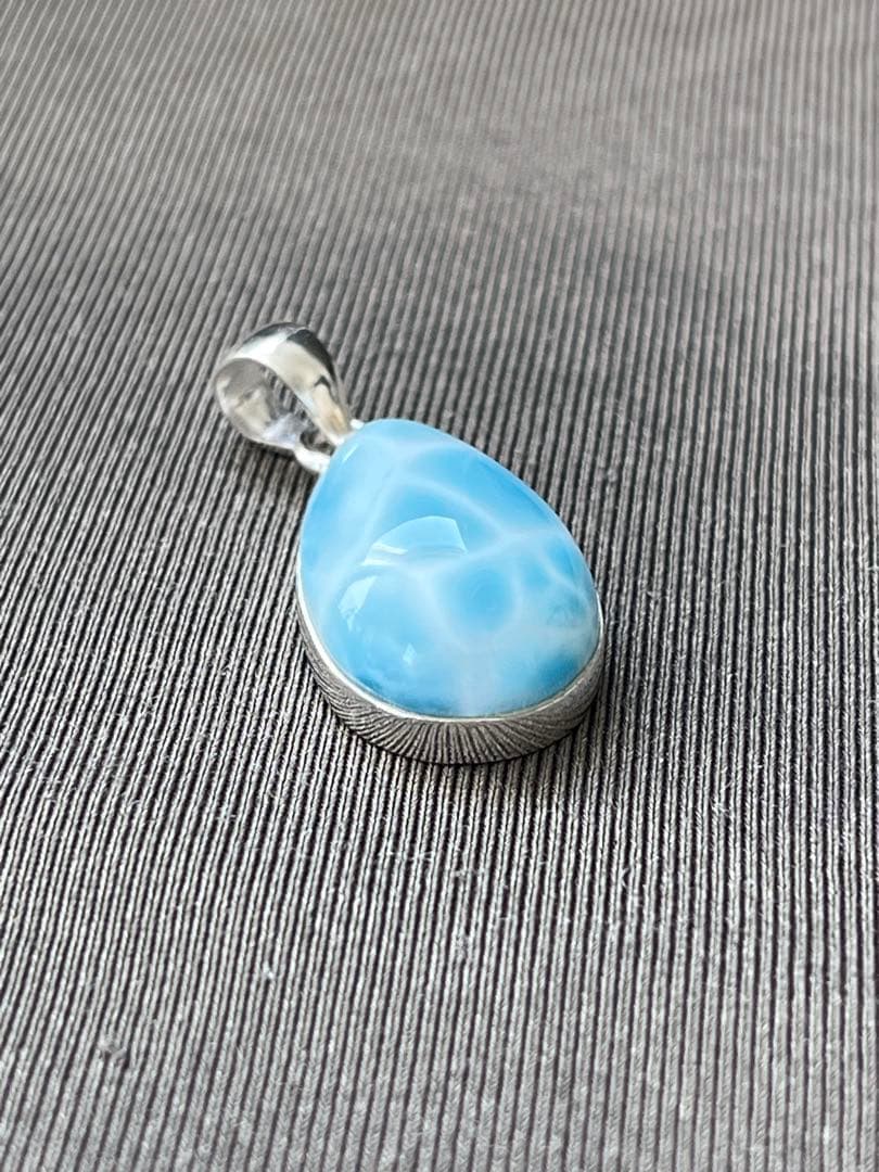 天然石ラリマー☆高品質！しずく型ペンダントトップ☆かめ模様が美しい！