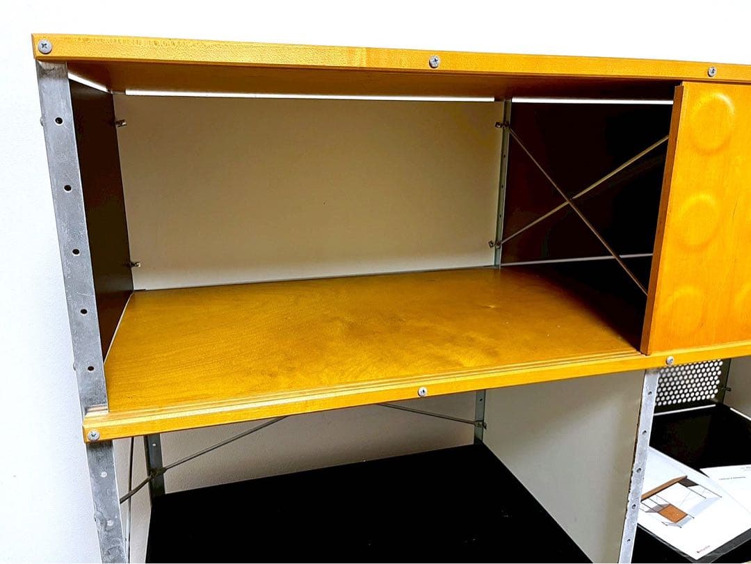 f1_11Herman Millerイームズストレージユニット4段2列