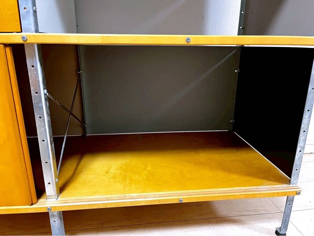 f1_11Herman Millerイームズストレージユニット4段2列