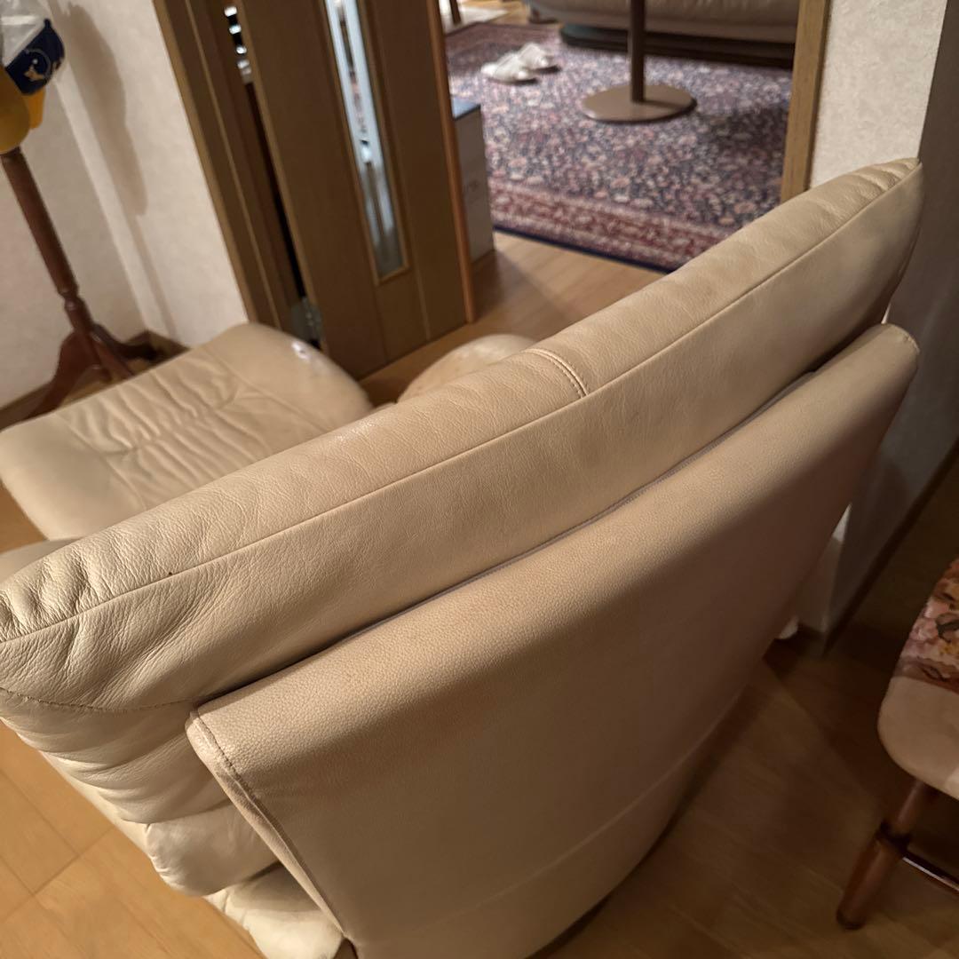 カリモク　クリーム色 ソファ オットマン付き