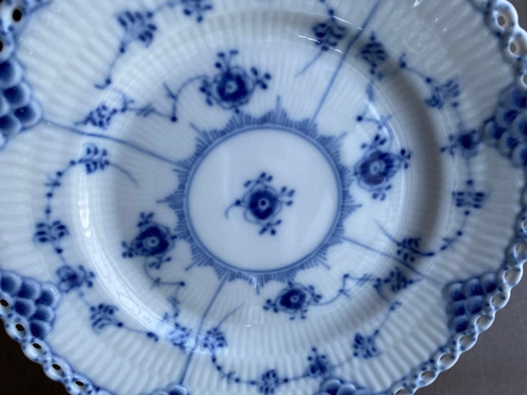 ロイヤルコペンハーゲンブルーフルーテッドフルレース1/1088④ - メルカリ