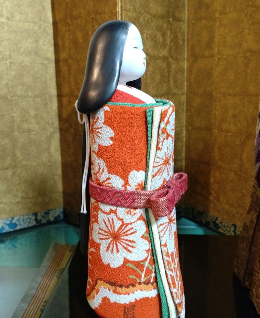 桐塑雛人形 女雛の髪型は難度が高い 伝統的な雛人形 衣裳大正古布