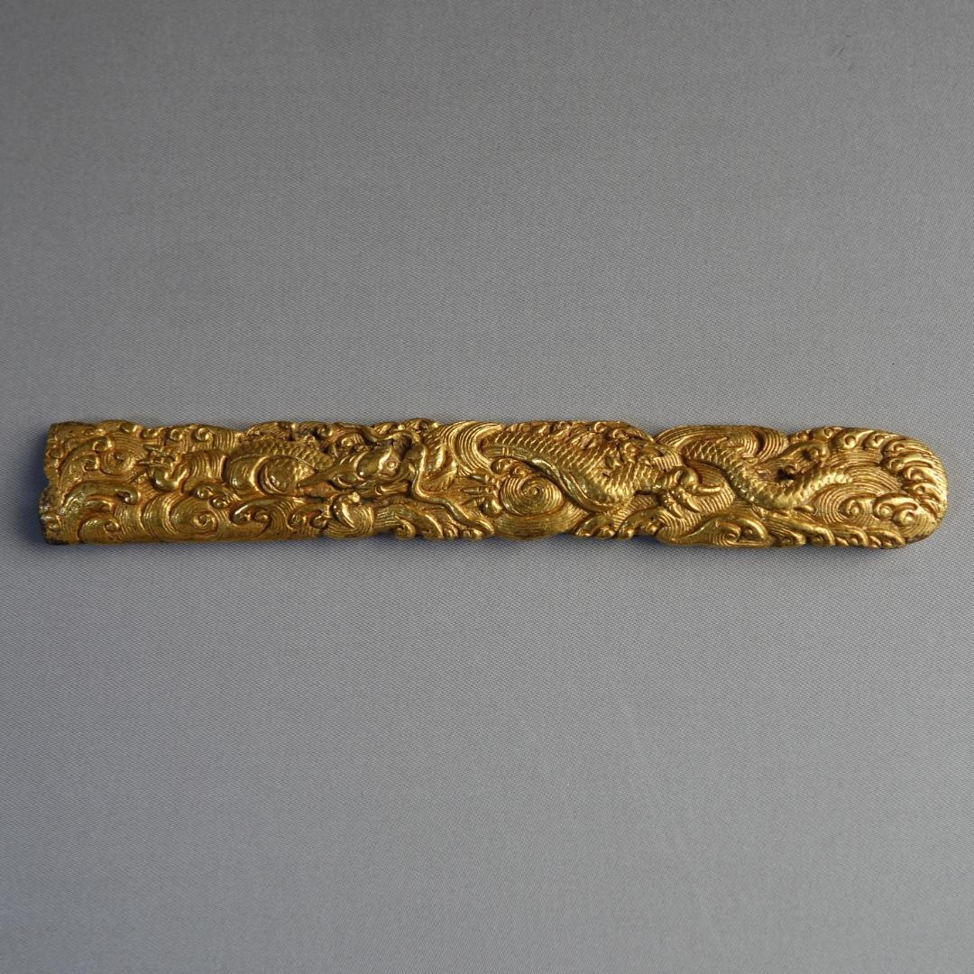 【波龍図小柄 銅地 高肉彫 鍍金】 鍔 鐔 小柄 刀装具 骨董 アンティーク