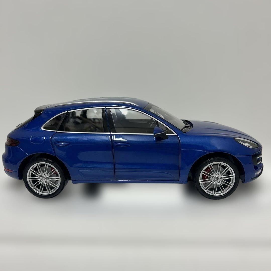 特注モデル ミニチャンプス ポルシェ マカン ターボ Macan 1:18 - メルカリ