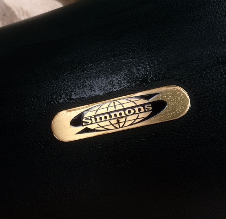 定価16万円した「シモンズ」の高級本革ベッド