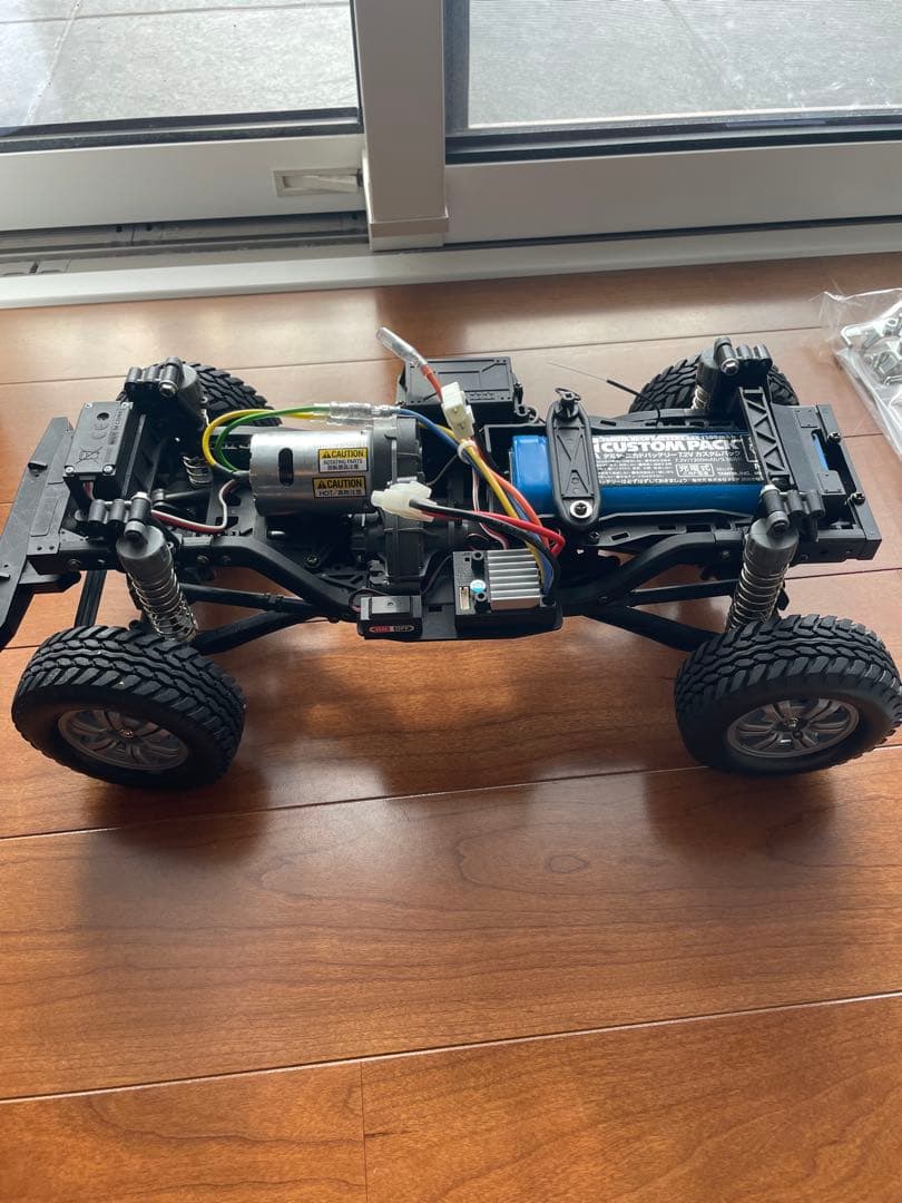 トヨタ ランドクルーザー 300 RCカーキット バッテリーは付属しません