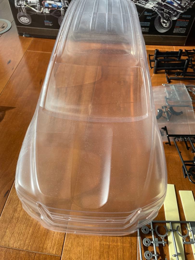 トヨタ ランドクルーザー 300 RCカーキット バッテリーは付属しません