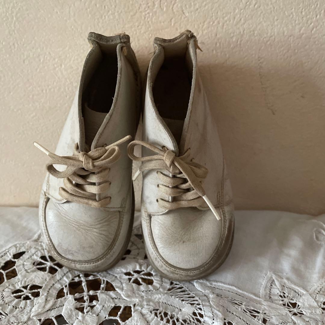 アンティーク　白い革のベビーシューズ