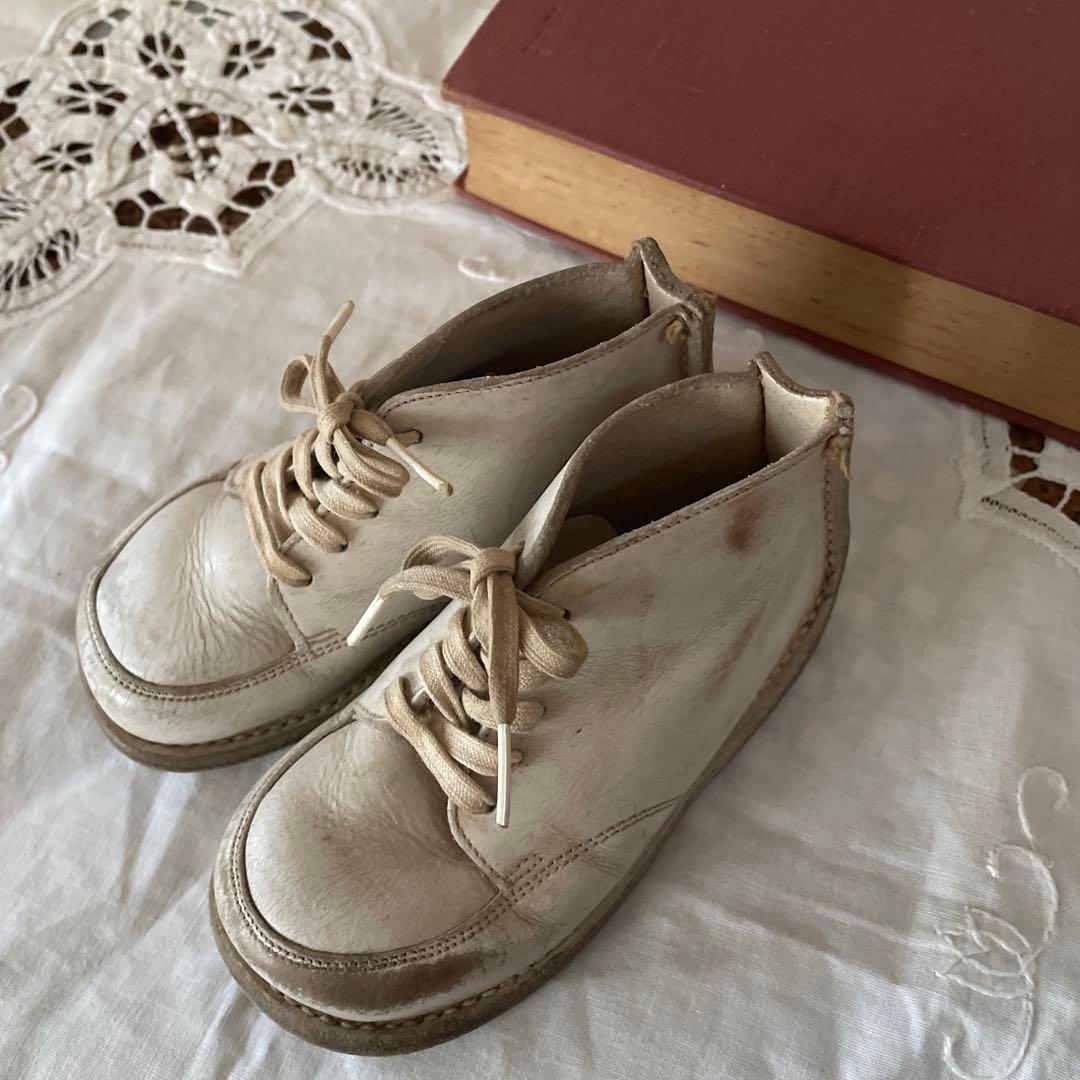 アンティーク　白い革のベビーシューズ