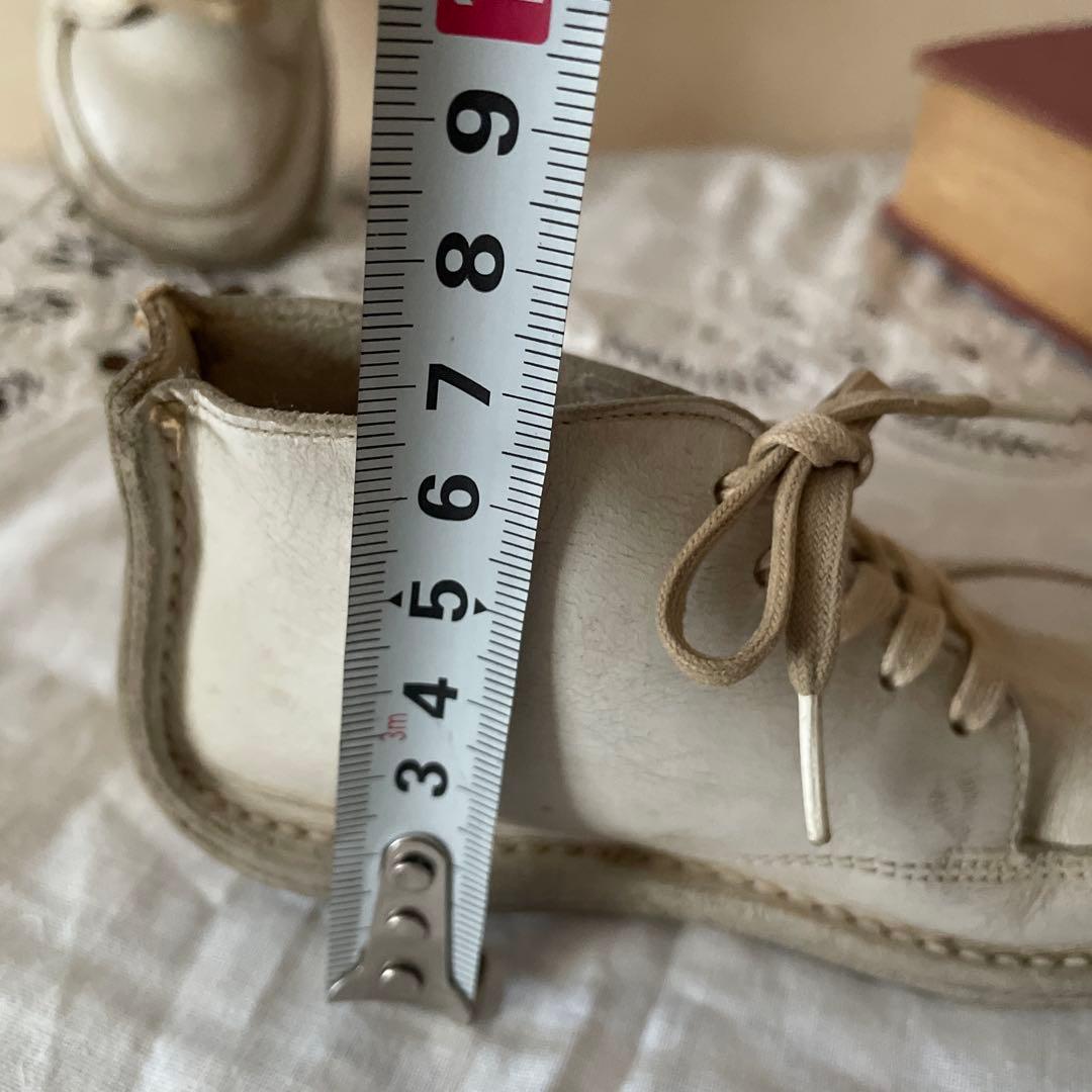 アンティーク　白い革のベビーシューズ