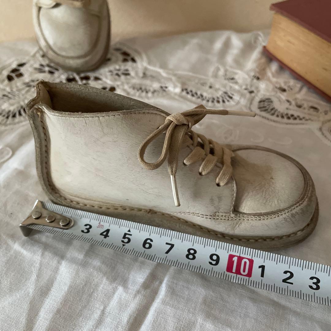 アンティーク　白い革のベビーシューズ
