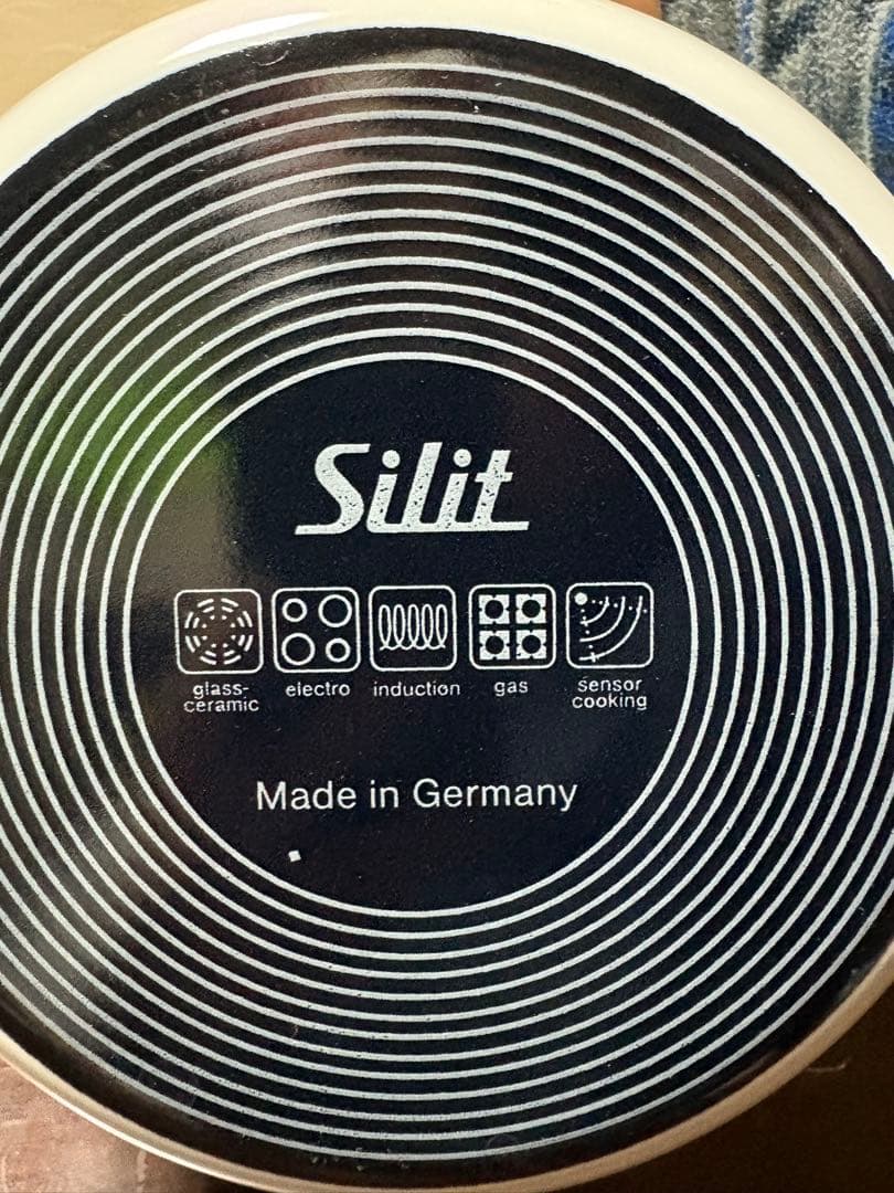 シリット　蓋付き片手鍋　シラルガン