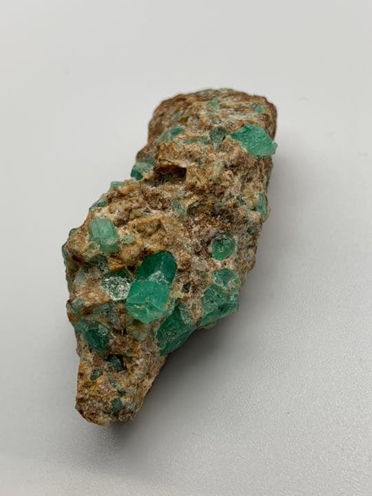 エメラルド原石　宝石