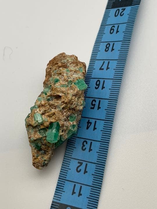 エメラルド原石　宝石