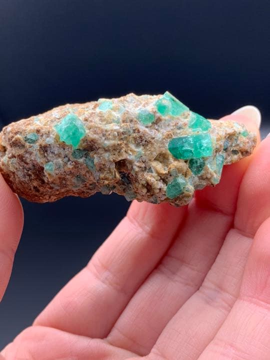 エメラルド原石　宝石