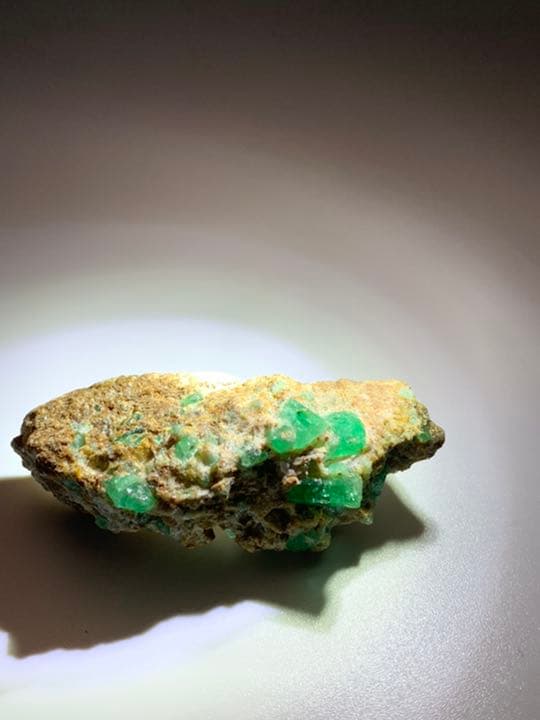 エメラルド原石　宝石
