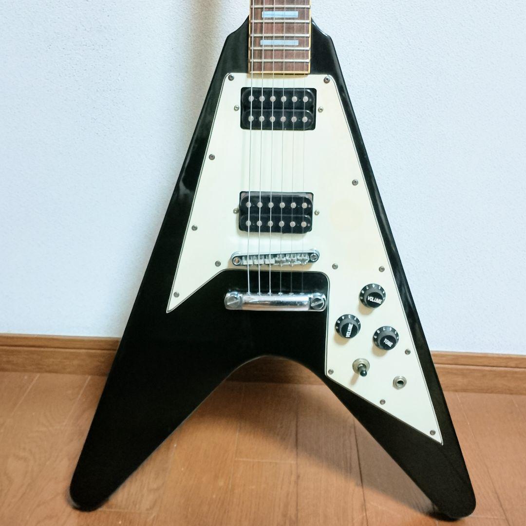 Monsty　FLYING V タイプ　エレキギター　　弦は新品に交換済み！